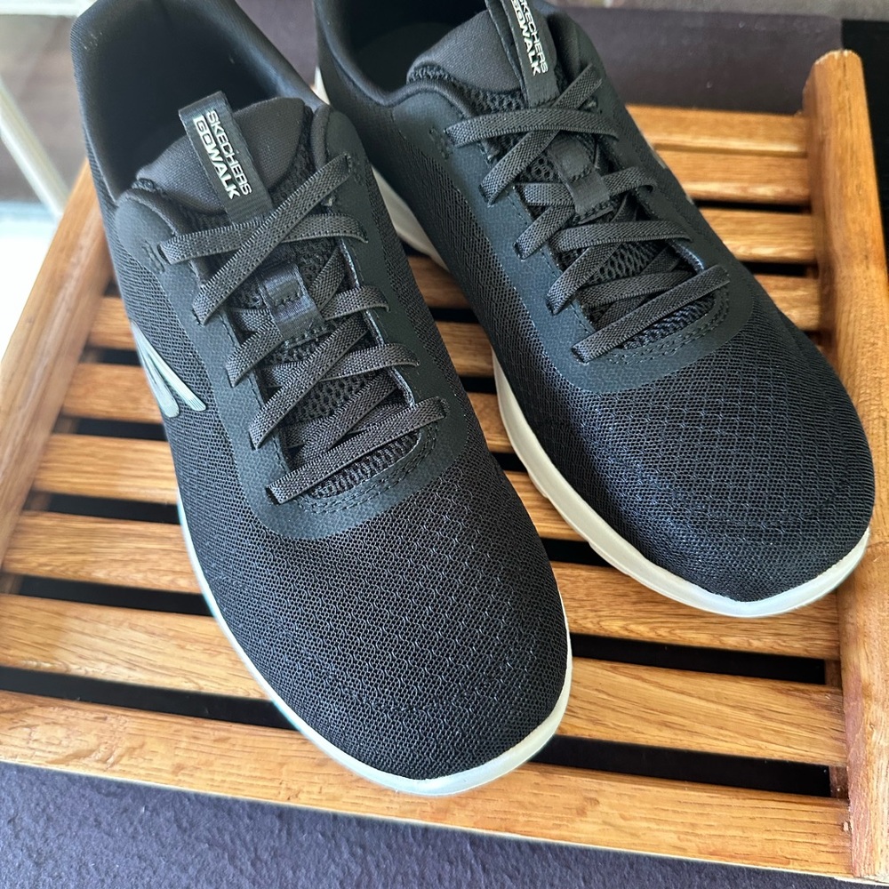 Skechers Black Sneakers with Breathable Knit and Sleek Silhouette - Picture 14 of 14